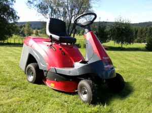 6601721-zahradni-traktor-sekacka-mountfield-rider-xf-140-hd-1